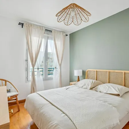 Apartment Charming 6-person Pied-a-terre In Cuire Caluire-et-Cuire
