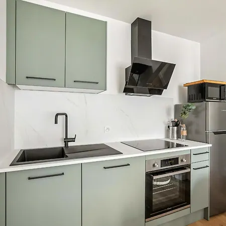Charming 6-person Pied-a-terre In Cuire