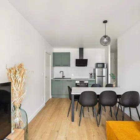 Apartment Charming 6-person Pied-a-terre In Cuire Caluire-et-Cuire